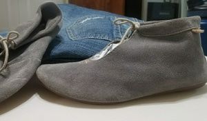 Sanuk mocassins-style shoes